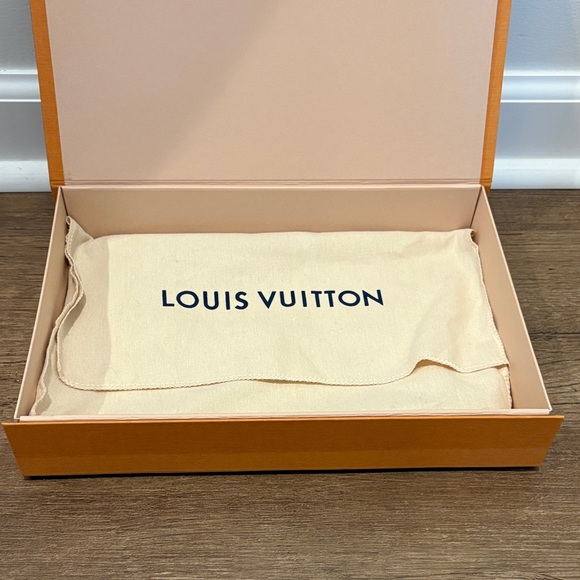 Louis Vuitton Vibrant Orange Gift Box - Picture 2 of 3